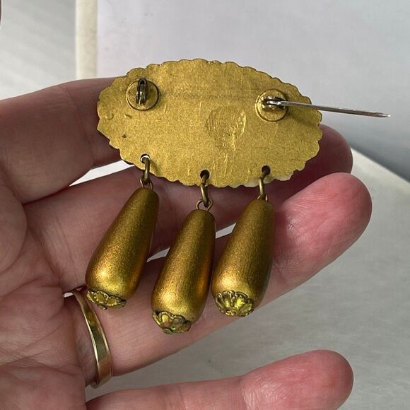 Vintage celluloid float dangle gold tone brooch - Picture 5 of 9